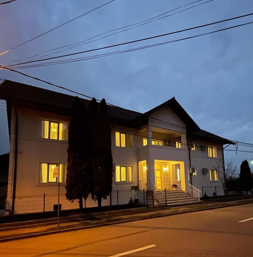 Cochet Boutique Hotel Targu Jiu Ngoại thất bức ảnh