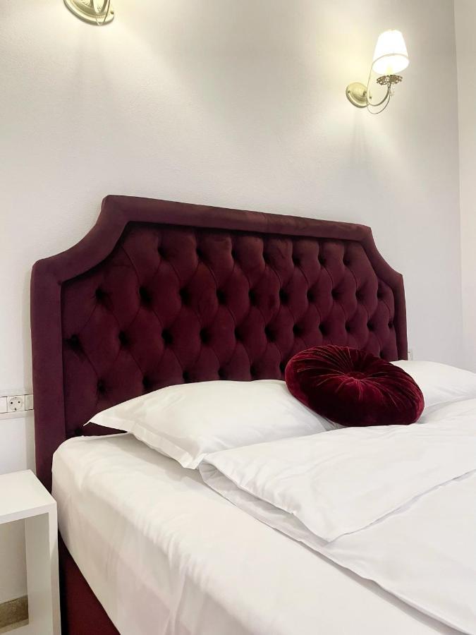 Cochet Boutique Hotel Targu Jiu Ngoại thất bức ảnh
