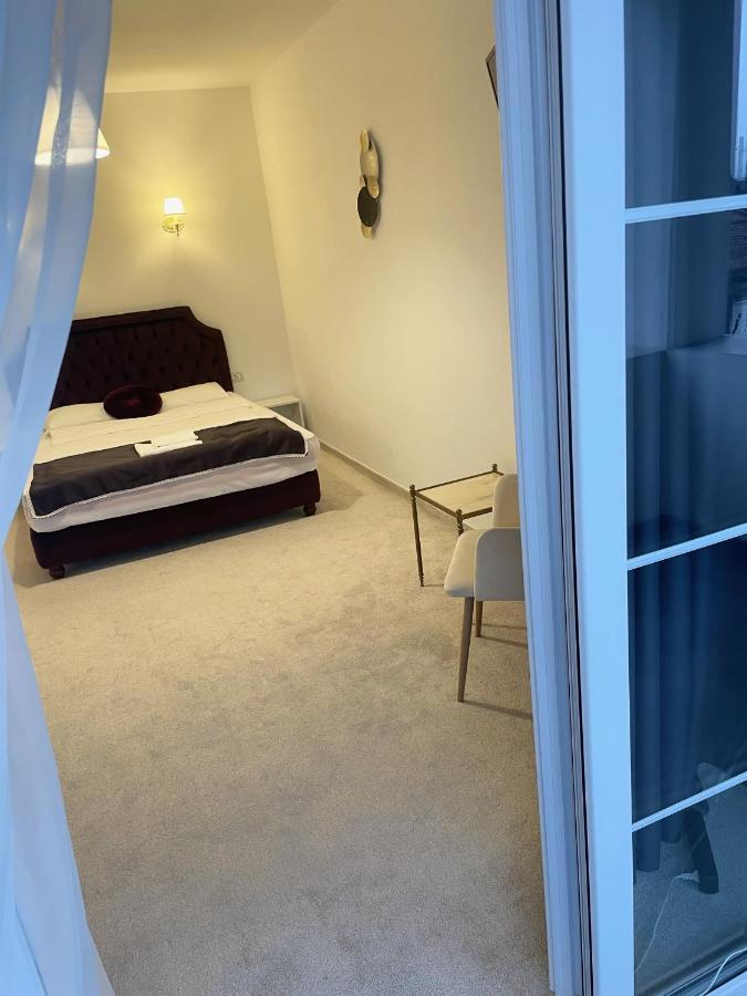 Cochet Boutique Hotel Targu Jiu Ngoại thất bức ảnh
