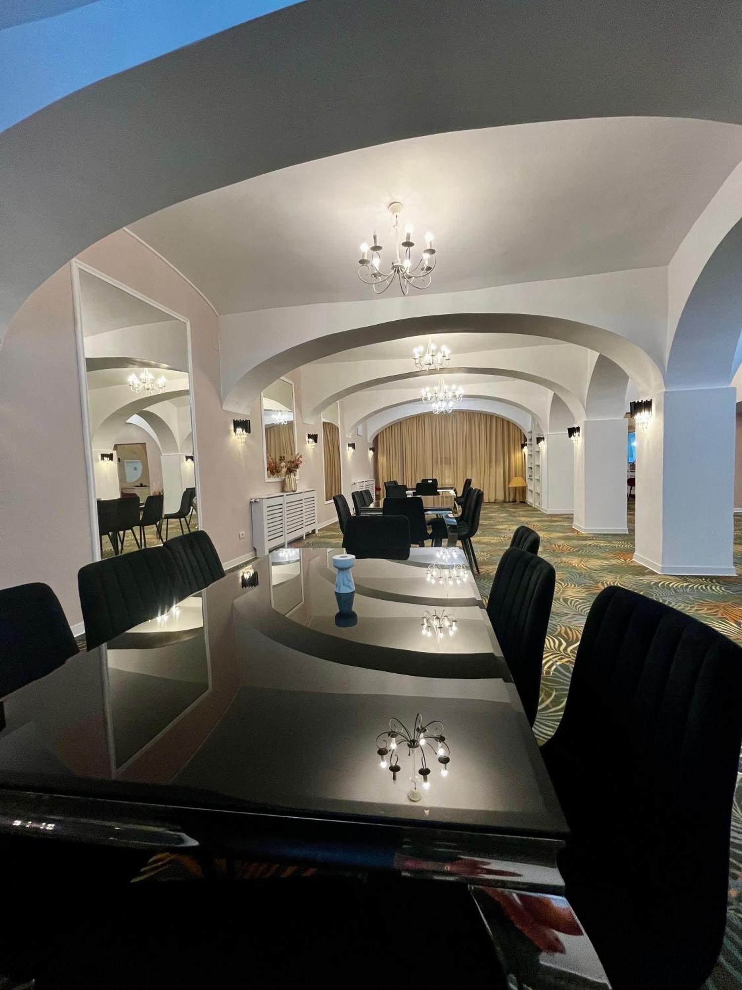 Cochet Boutique Hotel Targu Jiu Ngoại thất bức ảnh