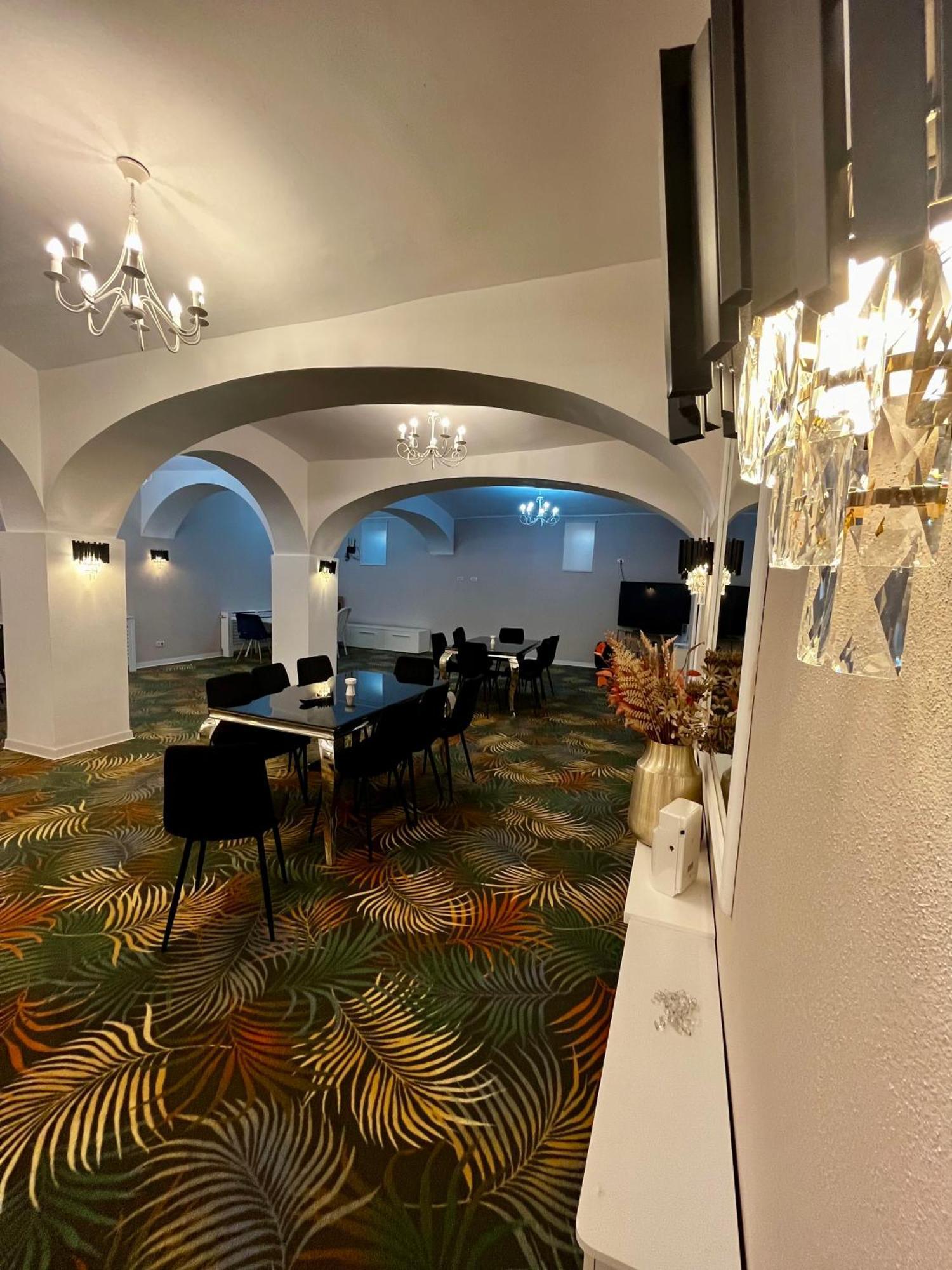 Cochet Boutique Hotel Targu Jiu Ngoại thất bức ảnh